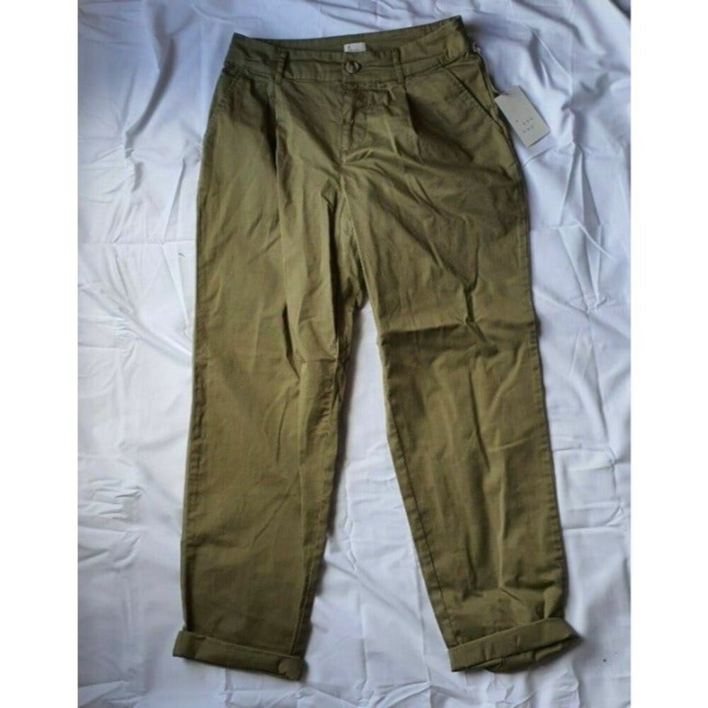 A New Day Women's Pants Size 4 Tapered Leg Olive Green‎ Khaki Girl Junior Chino